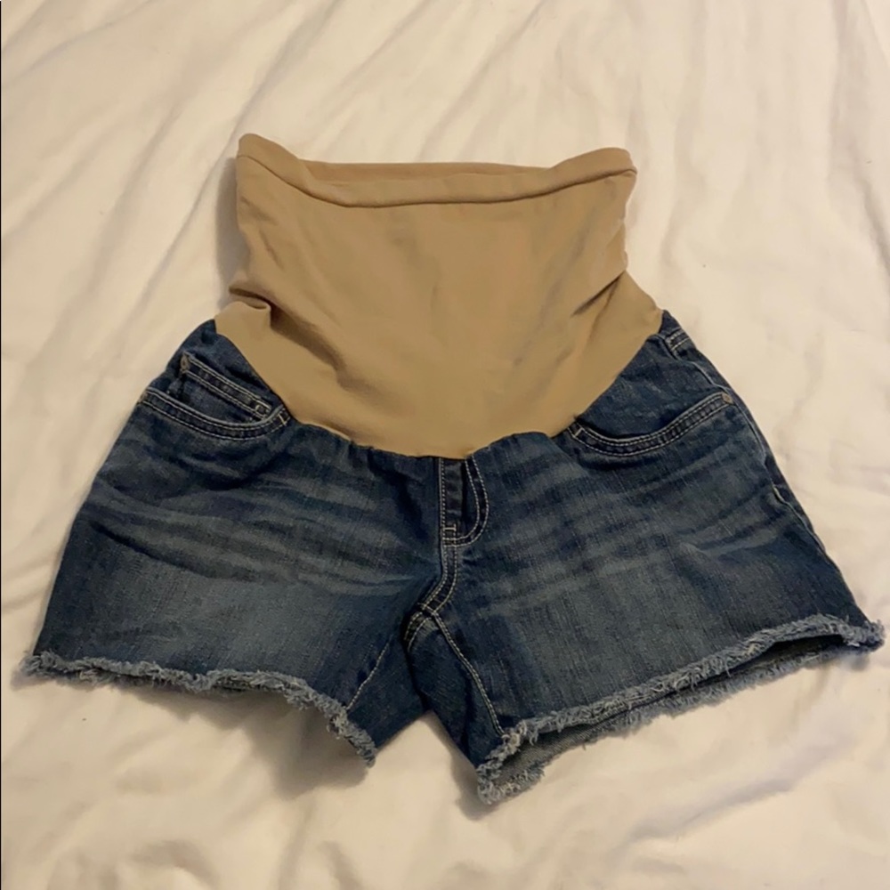 Medium wash maternity jean shorts/ruffled bottom